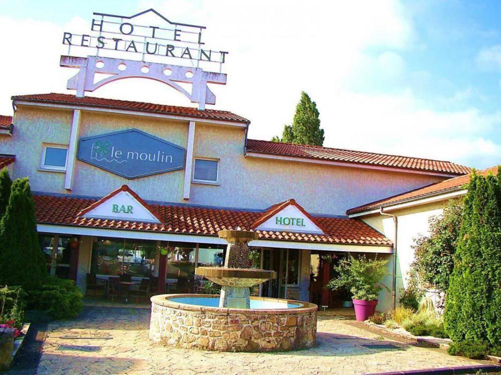 LOGIS Hôtel Le Moulin Des Gardelles Riom Exterior foto