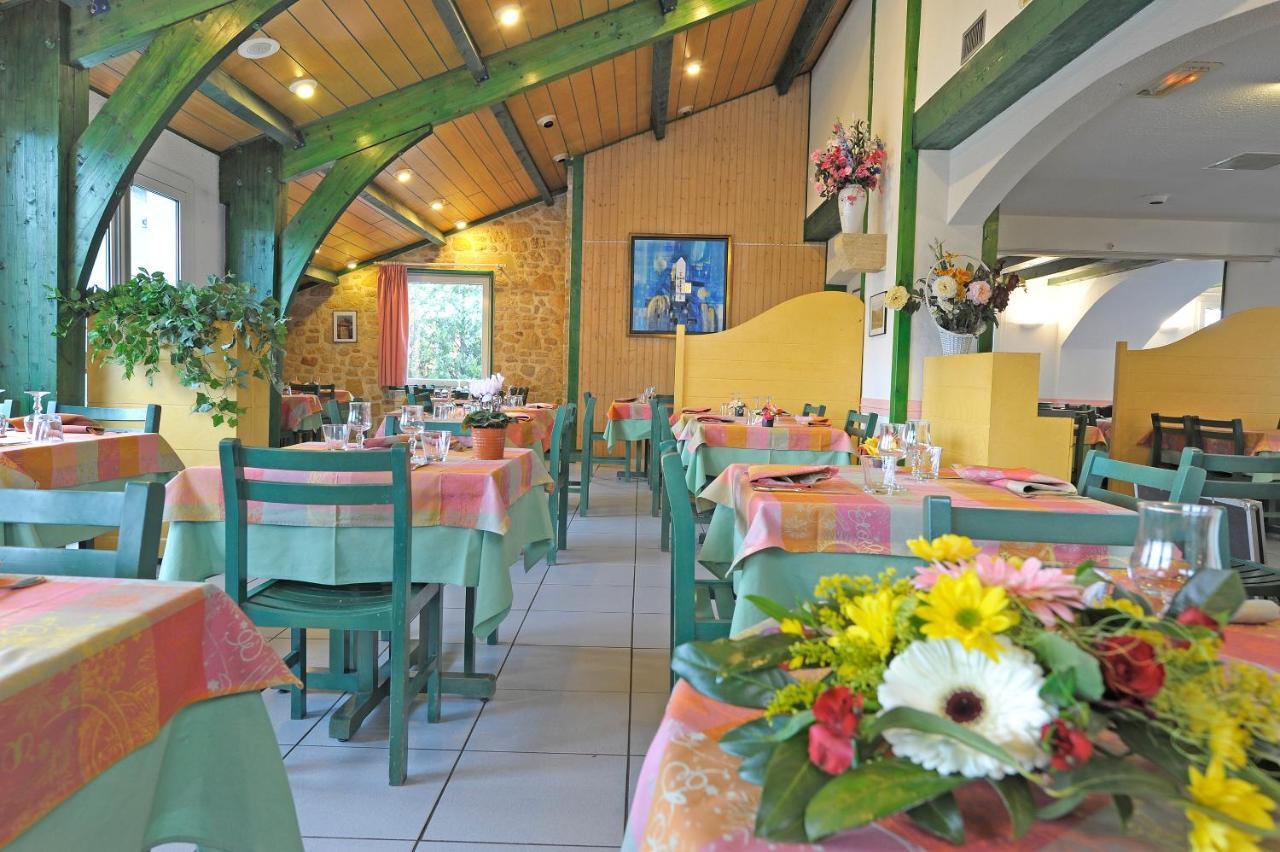 LOGIS Hôtel Le Moulin Des Gardelles Riom Exterior foto